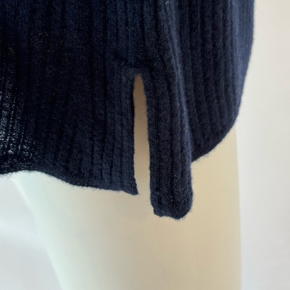 Saks 5th Avenue 100% Cashmere sleeveless sweater Size XS Navy Blue - Picture 3 of 8